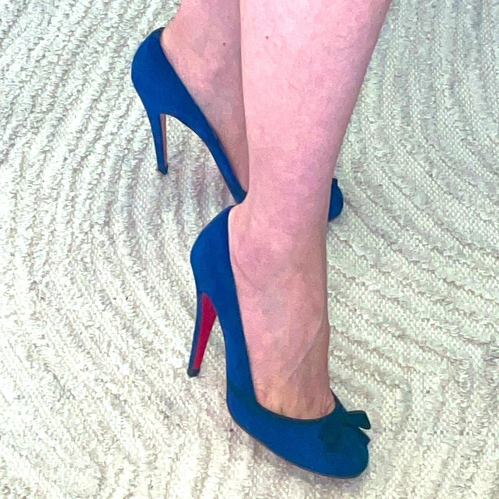 💯 Authentic Louboutin suede bow Lavalliere 100 mm pumps heels red…